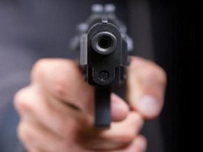 Gun pointed at gram panchayat member over encroachment removal dispute in Kerle Kolhapur Crime registered against three | Kolhapur: अतिक्रमण काढण्याच्या वादातून रोखली बंदूक, तिघांवर गुन्हा Gun pointed at gram panchayat member over encroachment removal dispute in Kerle Kolhapur Crime registered against three | Kolhapur: अतिक्रमण काढण्याच्या वादातून रोखली बंदूक, तिघांवर गुन्हा