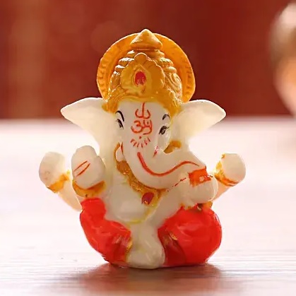 Domestic Ganpati is less than 2 feet and public Ganpati is less than 4 feet | घरगुती गणपती २ फुट तर सार्वजनिक ४ फूटाहून कमीच Domestic Ganpati is less than 2 feet and public Ganpati is less than 4 feet | घरगुती गणपती २ फुट तर सार्वजनिक ४ फूटाहून कमीच