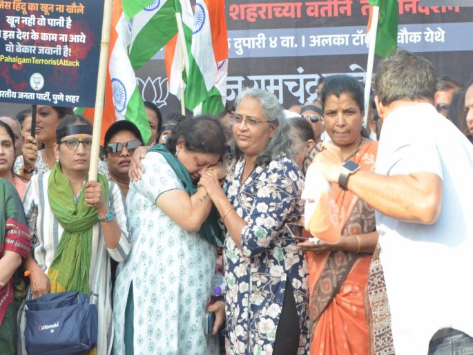 He took care of us sisters with great difficulty the breadwinner of the family kaustubh Gunbote cousin was moved to tears | अत्यंत कष्टाने त्याने आमचा सांभाळ केला, परिवारातील कर्ता माणूस गेला; गनबोटेंच्या चुलत बहिणीला अश्रू अनावर He took care of us sisters with great difficulty the breadwinner of the family kaustubh Gunbote cousin was moved to tears | अत्यंत कष्टाने त्याने आमचा सांभाळ केला, परिवारातील कर्ता माणूस गेला; गनबोटेंच्या चुलत बहिणीला अश्रू अनावर