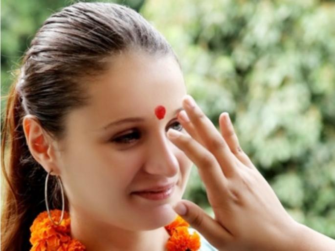 It is customary to tilak on the forehead after bathing, see what is the secret behind it. | अंघोळ झाल्यावर कपाळावर गंध लावण्याची प्रथा आहे, त्यामागील रहस्य काय आहे, बघा. It is customary to tilak on the forehead after bathing, see what is the secret behind it. | अंघोळ झाल्यावर कपाळावर गंध लावण्याची प्रथा आहे, त्यामागील रहस्य काय आहे, बघा.