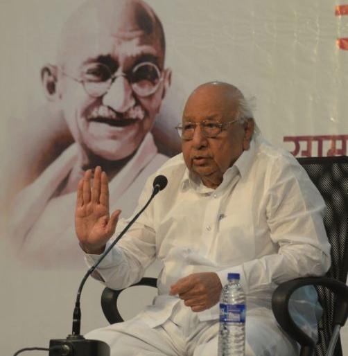 Gandhi's life is his idea: Suresh Dwadashiwar | गांधींचे जीवन हाच त्यांचा विचार : सुरेश द्वादशीवार Gandhi's life is his idea: Suresh Dwadashiwar | गांधींचे जीवन हाच त्यांचा विचार : सुरेश द्वादशीवार