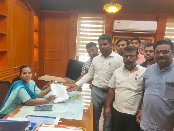 Demolish the building only by making alternative arrangements for the students, Gandhi Hostel Rescue Committee demands | विद्यार्थ्यांची पर्यायी व्यवस्था करूनच इमारत पाडा, गांधी वसतिगृह बचाव समितीची मागणी Demolish the building only by making alternative arrangements for the students, Gandhi Hostel Rescue Committee demands | विद्यार्थ्यांची पर्यायी व्यवस्था करूनच इमारत पाडा, गांधी वसतिगृह बचाव समितीची मागणी