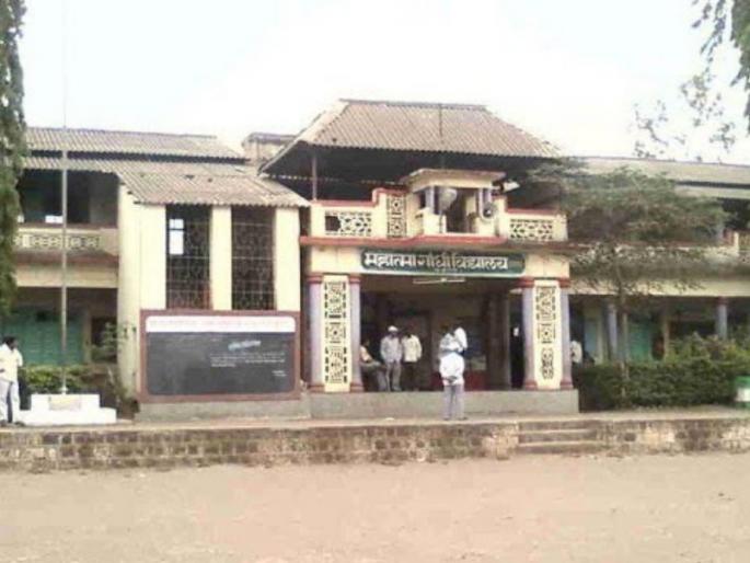 Mahatma Gandhi School's kindness on education department | महात्मा गांधी विद्यालयावर शिक्षण विभाग मेहेरबान