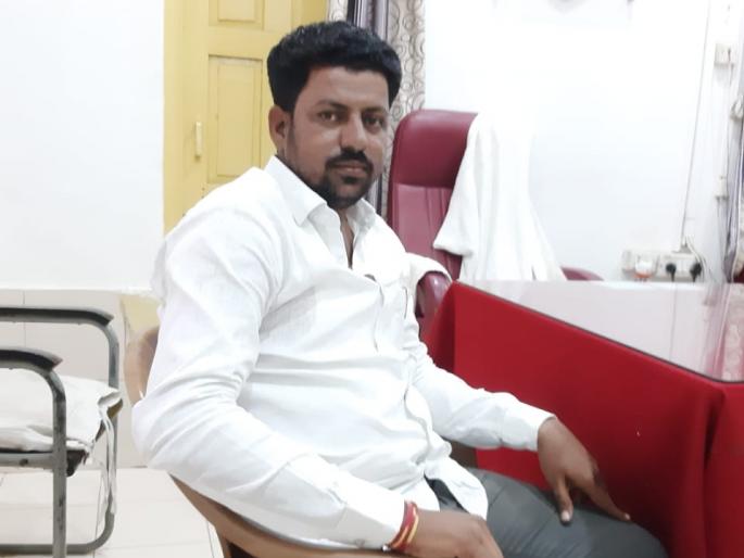 Police in the custody of the Bhim Army workers, including Congress, NCP, in Solapur | सोलापुरातील काँग्रेस, राष्ट्रवादीसह भीम आर्मीच्या कार्यकर्त्यांना पोलीसांनी घेतले ताब्यात Police in the custody of the Bhim Army workers, including Congress, NCP, in Solapur | सोलापुरातील काँग्रेस, राष्ट्रवादीसह भीम आर्मीच्या कार्यकर्त्यांना पोलीसांनी घेतले ताब्यात