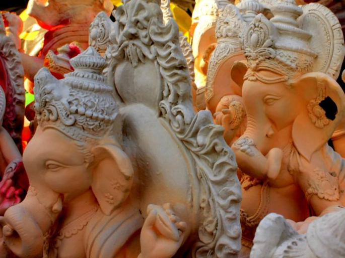 Ganesh idols made of Plaster of Paris washed ashore at Natural sources | Ganeshotsav 2025: मोठ्या पीओपी गणेशमूर्तींच्या विसर्जनाचा पेच?