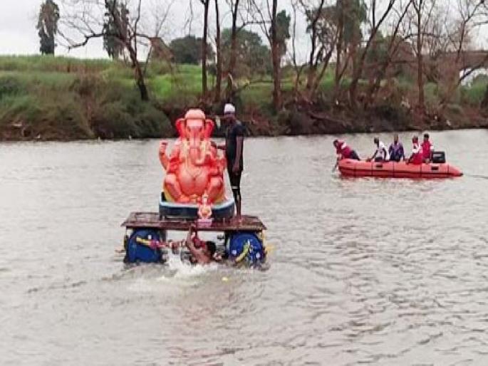 Immersion of Ganesha idol in Panchganga allowed, MLA Prakash Awade demand is a prank to idol donation movement | पंचगंगेतच गणेशमूर्ती विसर्जनाला परवानगी, आवाडेंची मागणी म्हणजे मूर्तिदान चळवळीला खोडा Immersion of Ganesha idol in Panchganga allowed, MLA Prakash Awade demand is a prank to idol donation movement | पंचगंगेतच गणेशमूर्ती विसर्जनाला परवानगी, आवाडेंची मागणी म्हणजे मूर्तिदान चळवळीला खोडा
