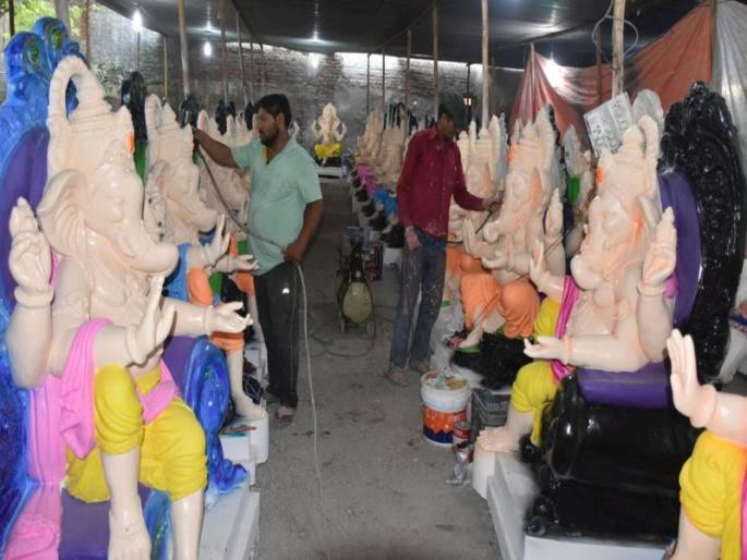 This year, the GST has hit the Ganesh idol industry | जीएसटीचा जबर फटका यंदा गणेशमूर्ती उद्योगाला This year, the GST has hit the Ganesh idol industry | जीएसटीचा जबर फटका यंदा गणेशमूर्ती उद्योगाला