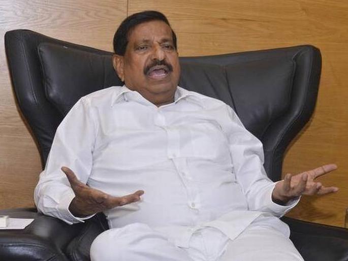 There is no space on the platform; Could Naik's sons be removed from BJP's program? | व्यासपीठावर जागाच नाही; भाजपाच्या कार्यक्रमातून नाईक पितापुत्रांचा काढता पाय? There is no space on the platform; Could Naik's sons be removed from BJP's program? | व्यासपीठावर जागाच नाही; भाजपाच्या कार्यक्रमातून नाईक पितापुत्रांचा काढता पाय?