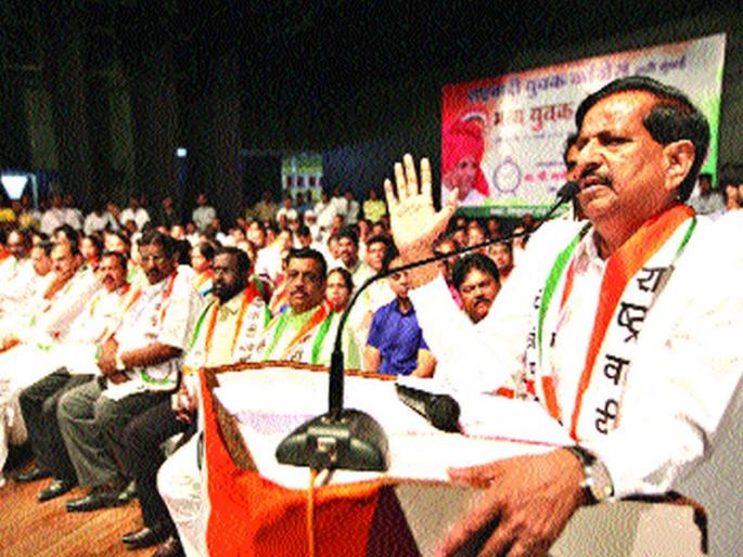 Councilors unhappy with BJP's entry into BJP | भाजपमध्ये प्रवेशासाठी नाराज नगरसेवकांची मनधरणी Councilors unhappy with BJP's entry into BJP | भाजपमध्ये प्रवेशासाठी नाराज नगरसेवकांची मनधरणी