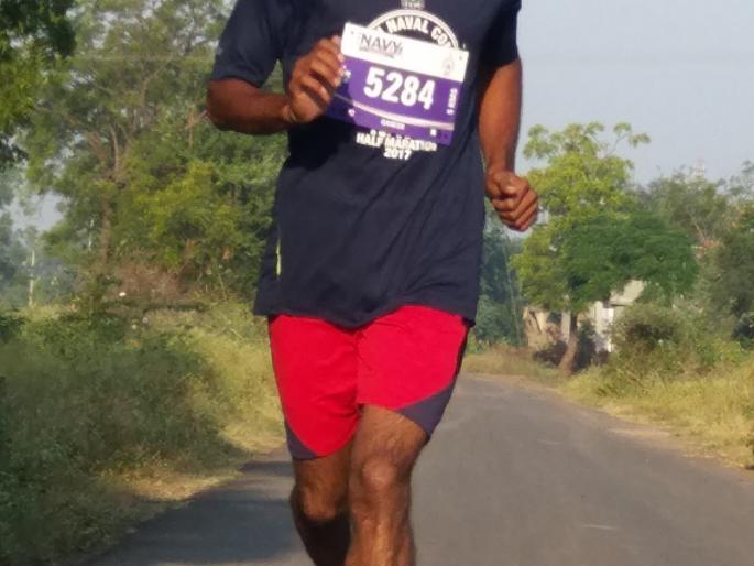 Who is Shrigonda's Usen Bolt? He won Navy Marathon, which surpassed seven thousand athletes | कोण आहे श्रीगोंद्याचा युसेन बोल्ट? ज्याने सात हजार धावपटूंना मागे टाकून जिंकली नेव्हीची मॅरेथॉन Who is Shrigonda's Usen Bolt? He won Navy Marathon, which surpassed seven thousand athletes | कोण आहे श्रीगोंद्याचा युसेन बोल्ट? ज्याने सात हजार धावपटूंना मागे टाकून जिंकली नेव्हीची मॅरेथॉन