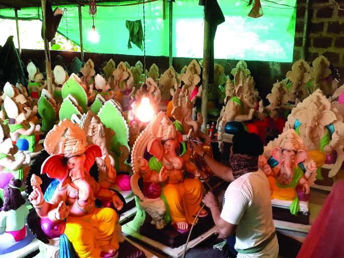 Preparations for Ganpati's reception started, Ganeshmurti schools were abuzz | विघ्नहर्त्याच्या स्वागताची तयारी सुरू, गणेशमूर्ती शाळा गजबजल्या Preparations for Ganpati's reception started, Ganeshmurti schools were abuzz | विघ्नहर्त्याच्या स्वागताची तयारी सुरू, गणेशमूर्ती शाळा गजबजल्या