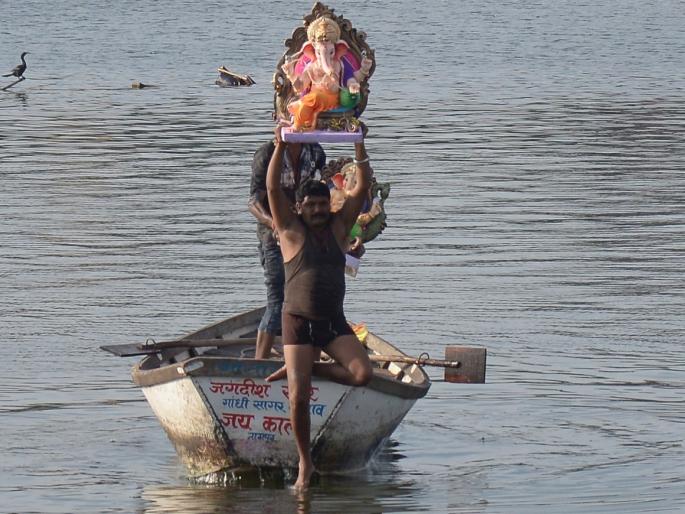 Ganapati Bappa Morya, come early next year! | आधी वंदू तूज मोरया - गणपती बाप्पा मोरया, पुढच्या वर्षी लवकर या !