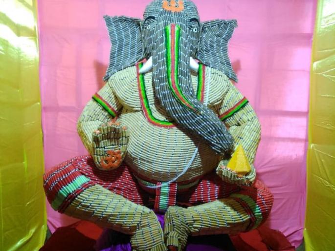 Ganesh idol made using six thousand reels of thread | धाग्याच्या सहा हजार रिळ वापरून केली गणेशमूर्ती 