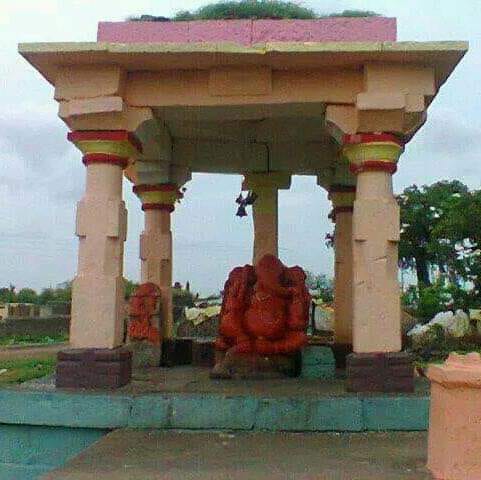 Hemandpanthi temple with the largest idol of Shri in Washim district | वाशिम जिल्हयात सर्वात मोठी श्रींची मूर्ती असलेले हेमाडपंती मंदिर 