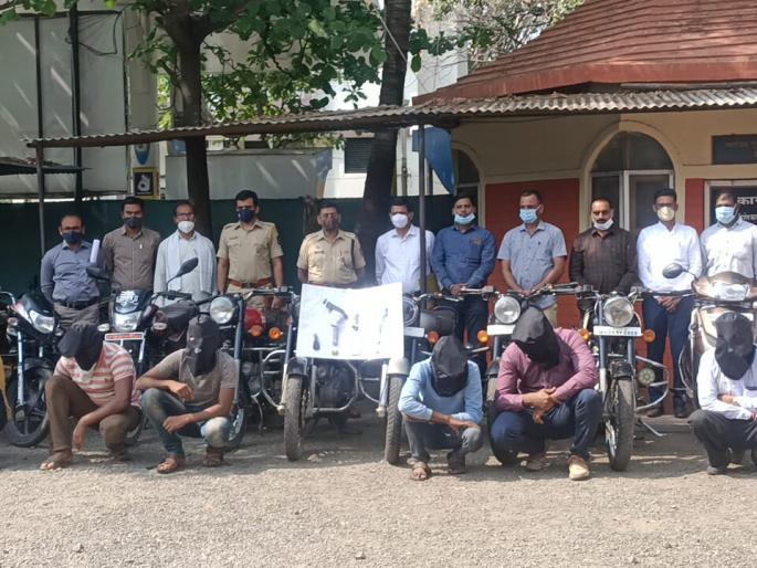 Seven cartridges along with two indigenous pistols were seized from the bike theft gang | दुचाकी चोरणाऱ्या टोळीकडून दोन देशी कटट्यांसह सात काडतूस जप्त