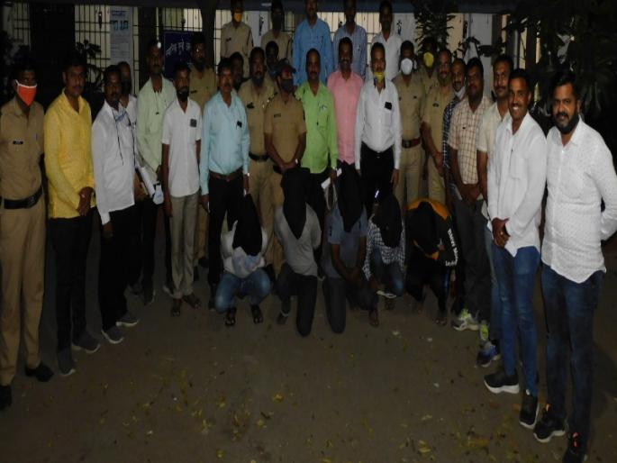 Major action by rural police; Gangs was arrested who Robbery in three districts including Pune | पोलिसांची 'मोठी' कारवाई ; पुण्यासह तीन जिल्ह्यांत धुमाकुळ घालणारी लुटारु टोळी गजाआड Major action by rural police; Gangs was arrested who Robbery in three districts including Pune | पोलिसांची 'मोठी' कारवाई ; पुण्यासह तीन जिल्ह्यांत धुमाकुळ घालणारी लुटारु टोळी गजाआड