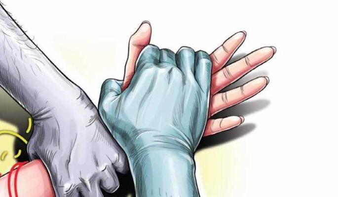 Anganwadi servant gang rape case: serious condition | अंगणवाडी सेविका सामूहिक अत्याचार प्रकरण : प्रकृती गंभीर Anganwadi servant gang rape case: serious condition | अंगणवाडी सेविका सामूहिक अत्याचार प्रकरण : प्रकृती गंभीर