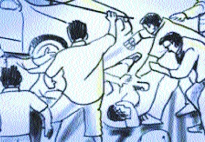 Gangwar in Narsala in Nagpur: Crime filed against both the groups | नागपुरातील नरसाळ्यात गँगवॉर : दोन्ही गटाविरुद्ध गुन्हा दाखल Gangwar in Narsala in Nagpur: Crime filed against both the groups | नागपुरातील नरसाळ्यात गँगवॉर : दोन्ही गटाविरुद्ध गुन्हा दाखल