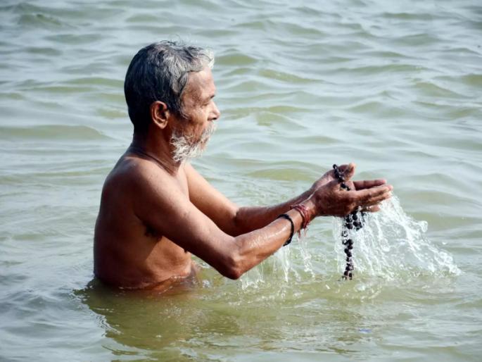 Today the birth tithi of river Ganga also important tithi for pitrutarpana; why read it! | आज गंगा नदीची जन्मतिथी व पितृतर्पणाला दिले जाते महत्त्व, का ते वाचा! Today the birth tithi of river Ganga also important tithi for pitrutarpana; why read it! | आज गंगा नदीची जन्मतिथी व पितृतर्पणाला दिले जाते महत्त्व, का ते वाचा!