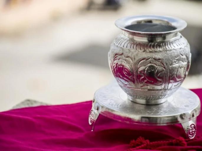 Ganga Dussehra 2022: Correct the mistakes related to Ganga water in the hometemple before the Ganga Dussehra festival begins! | Ganga Dussehra 2022: गंगा दशहरा महोत्सव सुरु होण्याआधी देवघरातील गंगाजलाशी संबंधित चुका दुरुस्त करा! Ganga Dussehra 2022: Correct the mistakes related to Ganga water in the hometemple before the Ganga Dussehra festival begins! | Ganga Dussehra 2022: गंगा दशहरा महोत्सव सुरु होण्याआधी देवघरातील गंगाजलाशी संबंधित चुका दुरुस्त करा!