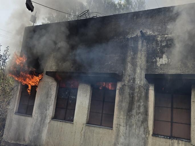 Massive fire breaks out in Gangapur Panchayat Samiti; Important documents, new books from Group Resource Center gutted | गंगापूर पंचायत समितीत भीषण आग; गटसाधन केंद्रातील महत्वाचे दस्ताऐवज, नवी पुस्तके खाक Massive fire breaks out in Gangapur Panchayat Samiti; Important documents, new books from Group Resource Center gutted | गंगापूर पंचायत समितीत भीषण आग; गटसाधन केंद्रातील महत्वाचे दस्ताऐवज, नवी पुस्तके खाक