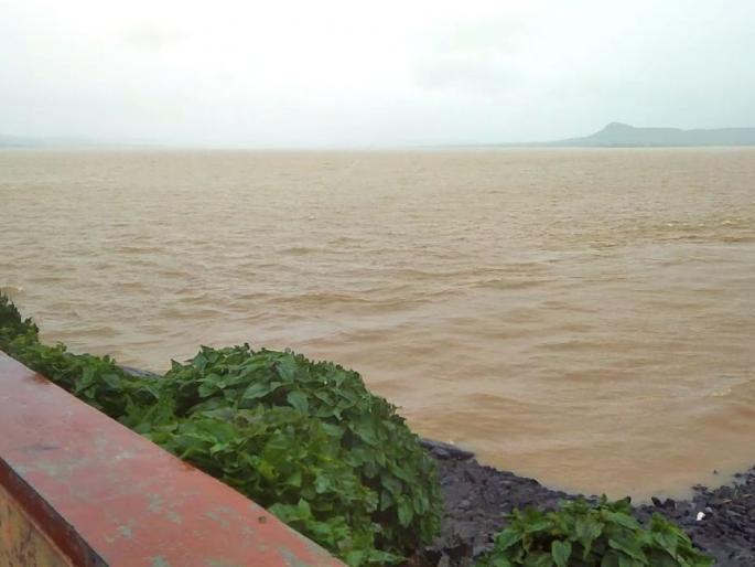 Nasikkar's relief to the residents of the suburbs, in a phased manner in the city | शहरात टप्प्याटप्प्याने पावसाच्या सलामीमुळे नाशिककरांना दिलासा Nasikkar's relief to the residents of the suburbs, in a phased manner in the city | शहरात टप्प्याटप्प्याने पावसाच्या सलामीमुळे नाशिककरांना दिलासा