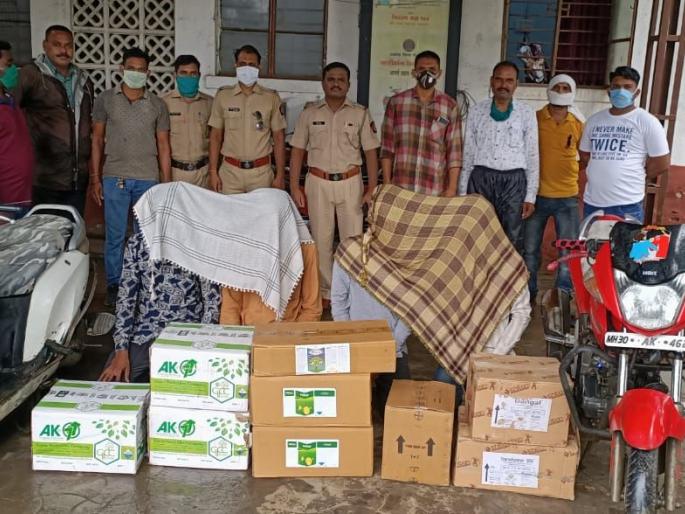 gang thieves whot stolen drug of spray drug | फवारणीचे औषध चोरणारी टोळी गजाआड gang thieves whot stolen drug of spray drug | फवारणीचे औषध चोरणारी टोळी गजाआड