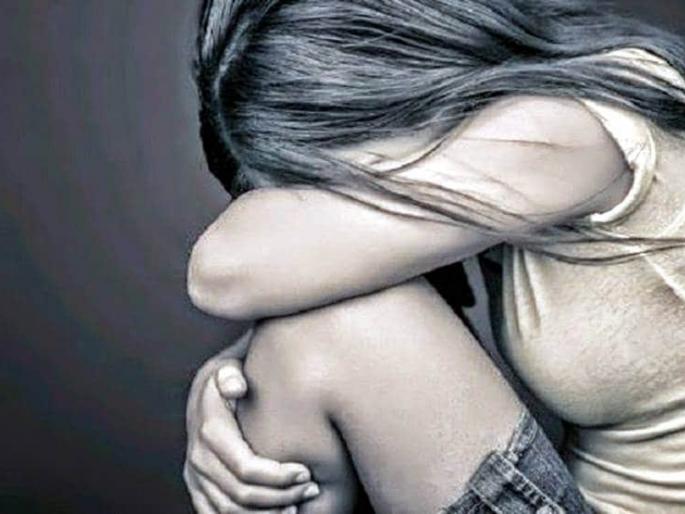 liquor party at 2 am; The girl left by the friend on the highway; Gangrape on a young girl | मध्यरात्री २ वाजता केली दारूची पार्टी; मैत्रिणीला हायवेवर सोडून गेला मित्र; नराधमांनी केला गँगरेप  liquor party at 2 am; The girl left by the friend on the highway; Gangrape on a young girl | मध्यरात्री २ वाजता केली दारूची पार्टी; मैत्रिणीला हायवेवर सोडून गेला मित्र; नराधमांनी केला गँगरेप