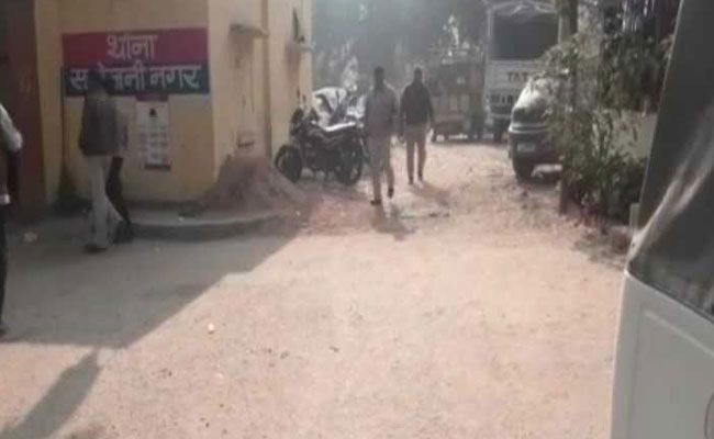 Rape victim, who helped after gang rape, killed twice during a night | सामूहिक बलात्कारानंतर मदत करणा-या वाहन चालकानेही केला बलात्कार, एका रात्रीत दोन वेळेस नराधमांनी केलं शिकार Rape victim, who helped after gang rape, killed twice during a night | सामूहिक बलात्कारानंतर मदत करणा-या वाहन चालकानेही केला बलात्कार, एका रात्रीत दोन वेळेस नराधमांनी केलं शिकार