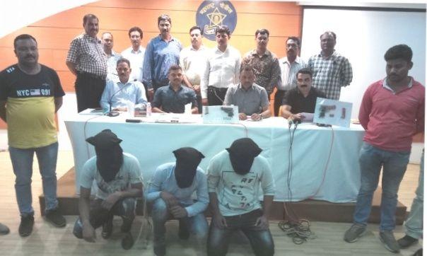 Gangster Sumit Chintalwar and accomplice arrested in Nagpur | नागपुरातील गँगस्टर सुमित चिंतलवार साथीदारांसह गजाआड Gangster Sumit Chintalwar and accomplice arrested in Nagpur | नागपुरातील गँगस्टर सुमित चिंतलवार साथीदारांसह गजाआड