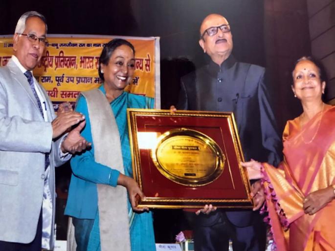 Lifetime Achievement award to Vegetarian sponsors dr. Kalyan Gangwal; ceremony in New Delhi | शाकाहाराचे पुरस्कर्ते डॉ. कल्याण गंगवाल यांना जीवनगौरव पुरस्कार; नवी दिल्लीत रंगला सोहळा Lifetime Achievement award to Vegetarian sponsors dr. Kalyan Gangwal; ceremony in New Delhi | शाकाहाराचे पुरस्कर्ते डॉ. कल्याण गंगवाल यांना जीवनगौरव पुरस्कार; नवी दिल्लीत रंगला सोहळा