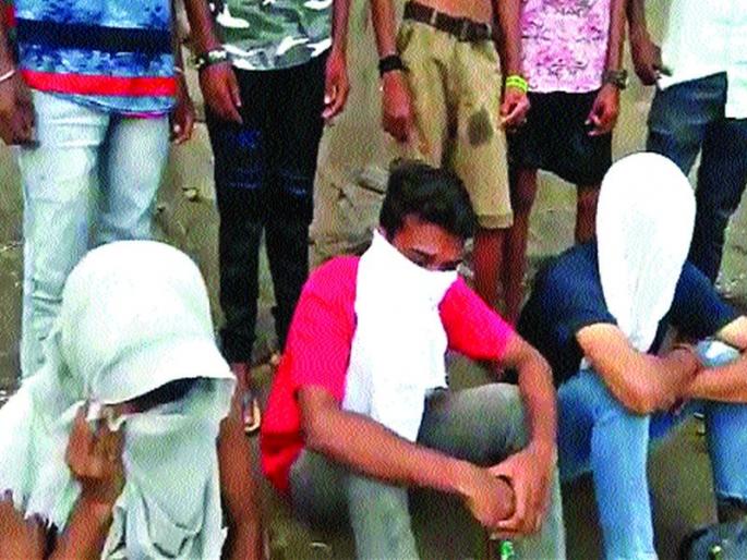 Thirty-three people were found injured in the collapse of Gadillalu dam, Ganja, LSD | गर्दुल्ल्यांचा अड्डा उद्ध्वस्त, गांजा, एलएसडीसह ३० जण सापडले Thirty-three people were found injured in the collapse of Gadillalu dam, Ganja, LSD | गर्दुल्ल्यांचा अड्डा उद्ध्वस्त, गांजा, एलएसडीसह ३० जण सापडले