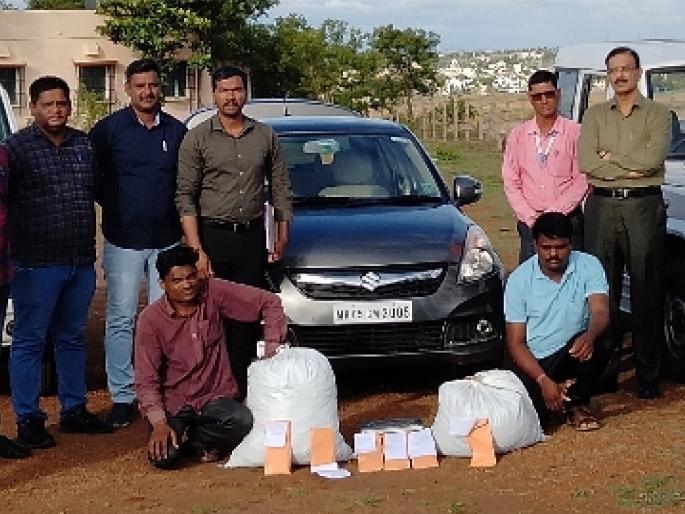 Two arrested for selling cannabis in Kolhapur, About 10 lakh items confiscated | Crime News kolhapur: गांजा विक्री करणाऱ्या दोघांना कोल्हापुरात अटक, १० लाखांचा मुद्देमाल जप्त Two arrested for selling cannabis in Kolhapur, About 10 lakh items confiscated | Crime News kolhapur: गांजा विक्री करणाऱ्या दोघांना कोल्हापुरात अटक, १० लाखांचा मुद्देमाल जप्त