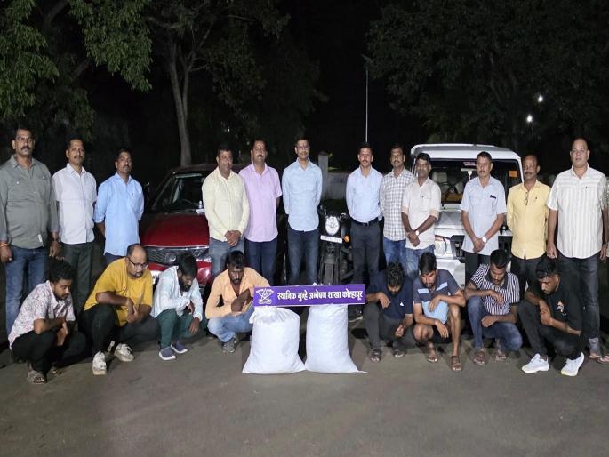 Sale of ganja brought from Odisha in South Maharashtra Inter district gang arrested Goods worth Rs 30 lakh seized | Kolhapur: ओडिसातून आणलेल्या गांजाची दक्षिण महाराष्ट्रात विक्री, आंतरजिल्हा टोळी अटकेत; ३० लाखांचा मुद्देमाल जप्त  Sale of ganja brought from Odisha in South Maharashtra Inter district gang arrested Goods worth Rs 30 lakh seized | Kolhapur: ओडिसातून आणलेल्या गांजाची दक्षिण महाराष्ट्रात विक्री, आंतरजिल्हा टोळी अटकेत; ३० लाखांचा मुद्देमाल जप्त