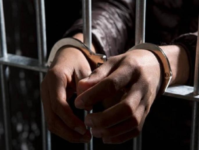 Person trapped with bag at night; 35 thousand ganja was found in Dhule | रात्री बॅग घेऊन पायी निघाला; ३५ हजारांचा गांजा सापडला Person trapped with bag at night; 35 thousand ganja was found in Dhule | रात्री बॅग घेऊन पायी निघाला; ३५ हजारांचा गांजा सापडला