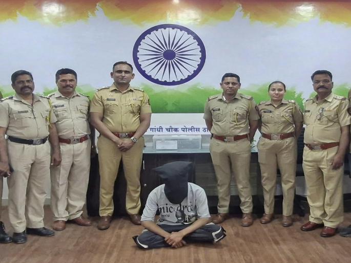 ganja smuggler arrested in Miraj, one kg 700 gm of goods seized | Sangli: मिरजेत आणखी एका गांजा तस्कराला अटक, एक किलो ७०० ग्रॅम माल हस्तगत ganja smuggler arrested in Miraj, one kg 700 gm of goods seized | Sangli: मिरजेत आणखी एका गांजा तस्कराला अटक, एक किलो ७०० ग्रॅम माल हस्तगत