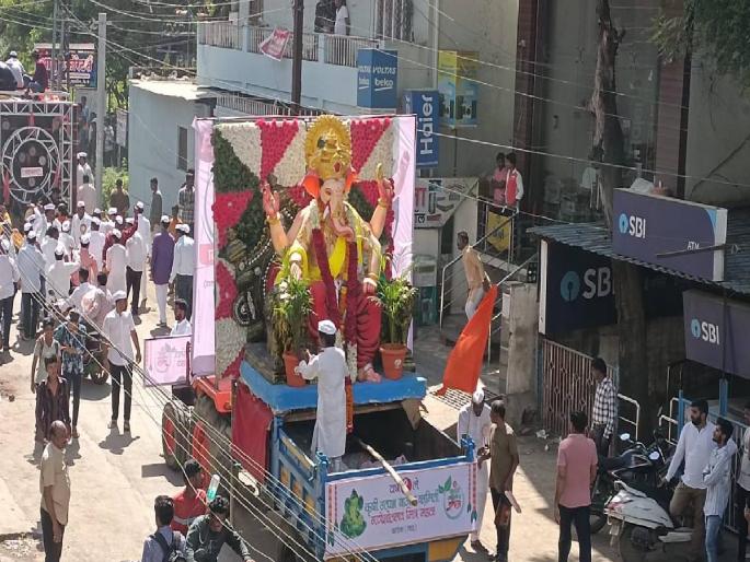 Welcome the troublemaker with cheers and excitement Arriving to the sound of drums and cymbals | विघ्नहर्त्याचे जल्लोष आणि उत्साहात स्वागत; ढोल-ताशांच्या गजरात आगमन