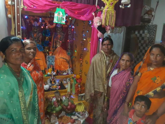 For 25 years, a Muslim family has been engrossed in the devotion of Gauri Ganpati | 'गणपती असो वा अल्ला ईश्वर...' २५ वर्षांपासून गौरी-गणपतीच्या भक्तीत मुस्लीम कुटुंब तल्लीन For 25 years, a Muslim family has been engrossed in the devotion of Gauri Ganpati | 'गणपती असो वा अल्ला ईश्वर...' २५ वर्षांपासून गौरी-गणपतीच्या भक्तीत मुस्लीम कुटुंब तल्लीन