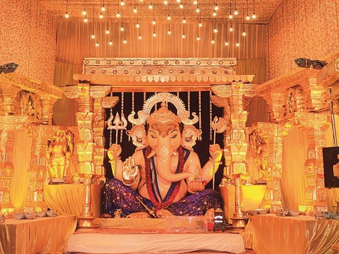 Beginning with scenes that convey spiritual, social messages | आध्यात्मिक, सामाजिक संदेश देणाऱ्या देखाव्यांना सुरुवात Beginning with scenes that convey spiritual, social messages | आध्यात्मिक, सामाजिक संदेश देणाऱ्या देखाव्यांना सुरुवात