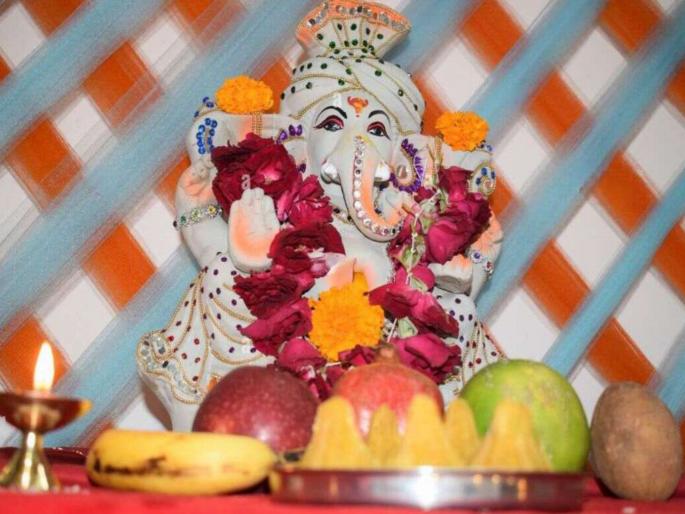 Guruji became busy puja rituals can be done at home pune citizens | Pune Ganeshotsav: पुणेकर बाप्पामय; गुरूजी झाले बिझी, घरच्या घरी करता येईल पूजा-विधी Guruji became busy puja rituals can be done at home pune citizens | Pune Ganeshotsav: पुणेकर बाप्पामय; गुरूजी झाले बिझी, घरच्या घरी करता येईल पूजा-विधी