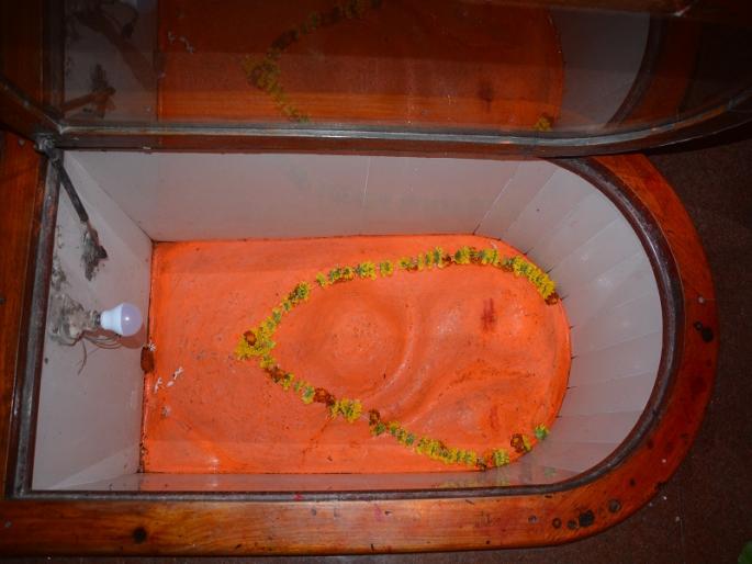 Ganpati Festival: Near Paithan, the country's only Nidrist Ganapati Temple | Ganpati Festival : पैठणजवळ आहे देशातील एकमेव निद्रिस्त गणपती मंदिर Ganpati Festival: Near Paithan, the country's only Nidrist Ganapati Temple | Ganpati Festival : पैठणजवळ आहे देशातील एकमेव निद्रिस्त गणपती मंदिर