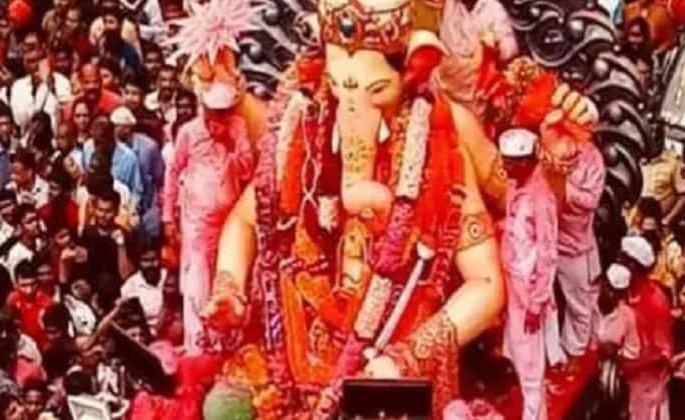 If you go to the tent and take darshan, action; Order of Solapur District Collector | मंडपात जाऊन दर्शन घ्याल तर कारवाई; सोलापूर जिल्हाधिकाऱ्यांचे आदेश