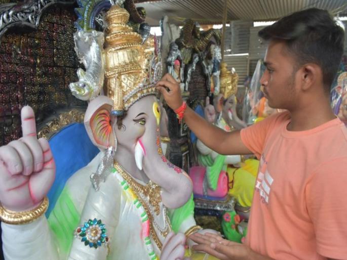 Prepare the 'Mother's Baptism' for the Global Fest | ग्लोबल उत्सवासाठी ‘माती’चा बाप्पा होतोय सज्ज Prepare the 'Mother's Baptism' for the Global Fest | ग्लोबल उत्सवासाठी ‘माती’चा बाप्पा होतोय सज्ज