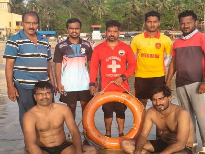 Three youths from Ahilyanagar who were drowning in the sea at Shrikshetra Ganapatipule in Ratnagiri taluka were rescued | गणपतीपुळे समुद्रात बुडणाऱ्या तिघांना वाचविले; अहिल्यानगर येथून आले होते देवदर्शन, पर्यटनासाठी Three youths from Ahilyanagar who were drowning in the sea at Shrikshetra Ganapatipule in Ratnagiri taluka were rescued | गणपतीपुळे समुद्रात बुडणाऱ्या तिघांना वाचविले; अहिल्यानगर येथून आले होते देवदर्शन, पर्यटनासाठी