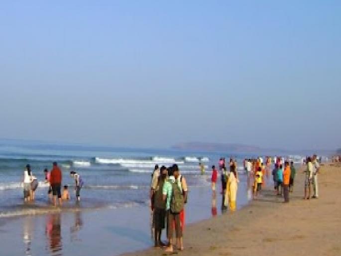 Crowds of Mumbai and Pune in Ganapatipule; Tourists from other areas are waiting | गणपतीपुळ्यात मुंबई, पुण्याचीच गर्दी; अन्य भागातील पर्यटकांची प्रतीक्षाच Crowds of Mumbai and Pune in Ganapatipule; Tourists from other areas are waiting | गणपतीपुळ्यात मुंबई, पुण्याचीच गर्दी; अन्य भागातील पर्यटकांची प्रतीक्षाच