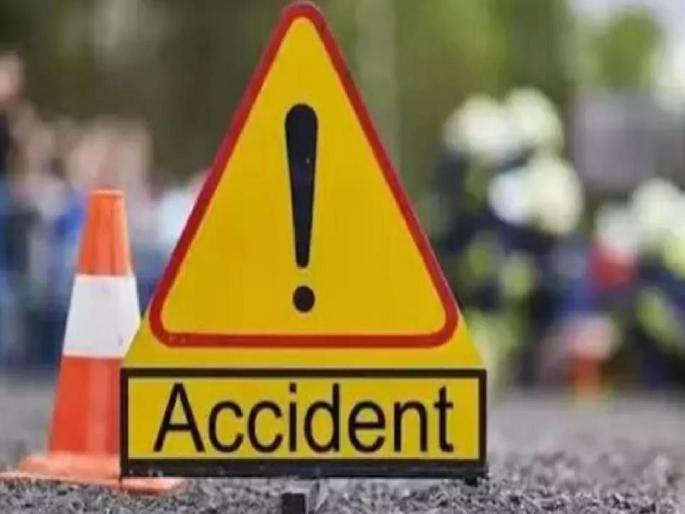 Car-bicycle collision while returning from Devdarshan, an accident took place in Ganapatipule | देवदर्शनासाठी आलेल्या सांगाेल्यातील गाडीला गणपतीपुळेत अपघात Car-bicycle collision while returning from Devdarshan, an accident took place in Ganapatipule | देवदर्शनासाठी आलेल्या सांगाेल्यातील गाडीला गणपतीपुळेत अपघात