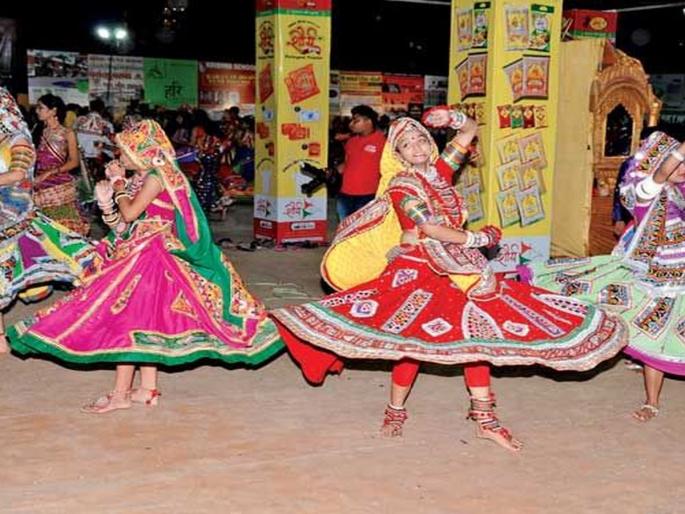 Four arrested in connection with sale of fake garba pass; ARP got a trick after watching a web series | बनावट गरबा पासच्या विक्रीप्रकरणी चौघांना अटक; वेब सिरीज पाहून आराेपींना सुचली युक्ती Four arrested in connection with sale of fake garba pass; ARP got a trick after watching a web series | बनावट गरबा पासच्या विक्रीप्रकरणी चौघांना अटक; वेब सिरीज पाहून आराेपींना सुचली युक्ती