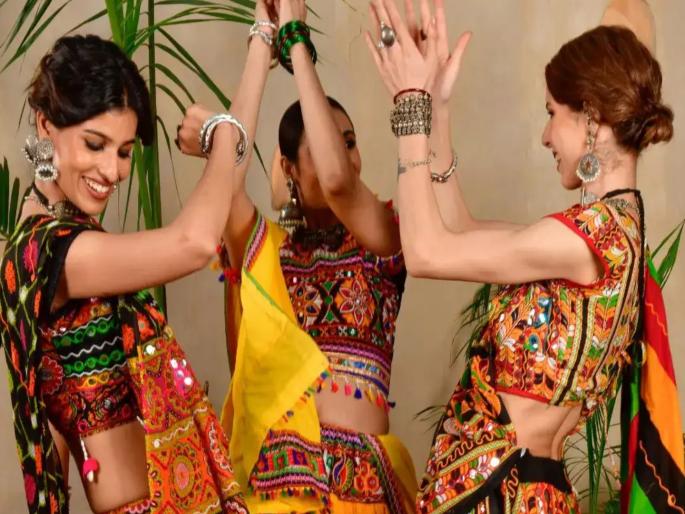 Housewives are chanting the mantra of fitness during Navratri! | नवरात्रोत्सवामध्ये गृहिणी जपताहेत फिटनेसचा मंत्र! Housewives are chanting the mantra of fitness during Navratri! | नवरात्रोत्सवामध्ये गृहिणी जपताहेत फिटनेसचा मंत्र!