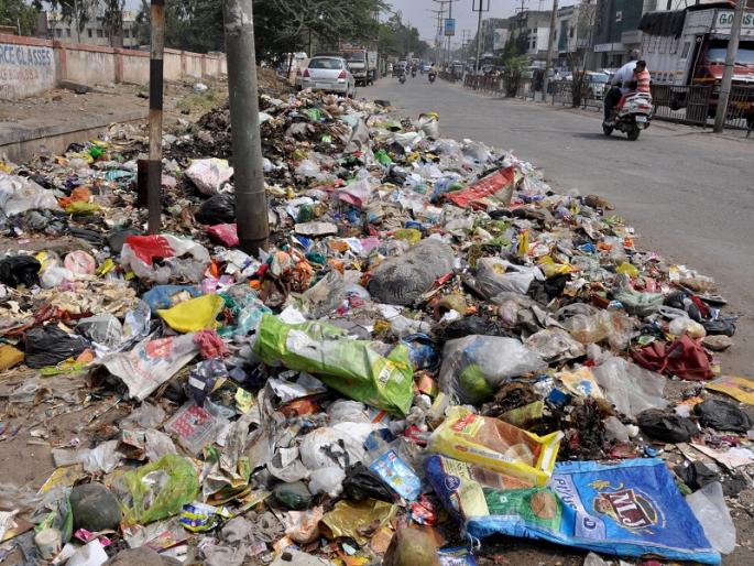 Disposal disposal at open space | खुल्या जागेवर कचऱ्याची विल्हेवाट Disposal disposal at open space | खुल्या जागेवर कचऱ्याची विल्हेवाट
