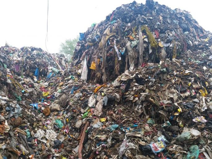 The garbage in Aurangabad will shifted to an unknown place, Municipality says it will take up all the trash in three days | औरंगाबादमधील कचरा अज्ञातस्थळी रवाना,मनपा म्हणते तीन दिवसांत सर्व कचरा उचलणार The garbage in Aurangabad will shifted to an unknown place, Municipality says it will take up all the trash in three days | औरंगाबादमधील कचरा अज्ञातस्थळी रवाना,मनपा म्हणते तीन दिवसांत सर्व कचरा उचलणार